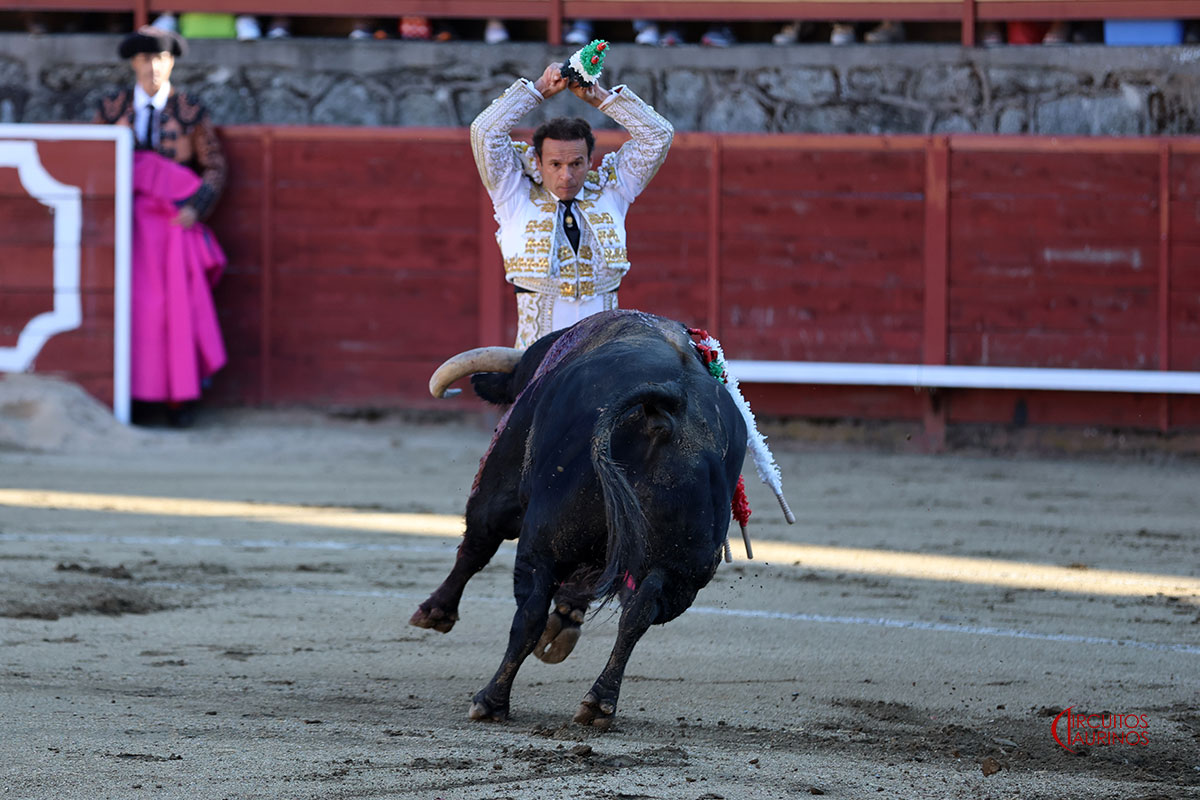 Video Resumen De La Corrida De Toros En Navaluenga Guarismo Del Ocho